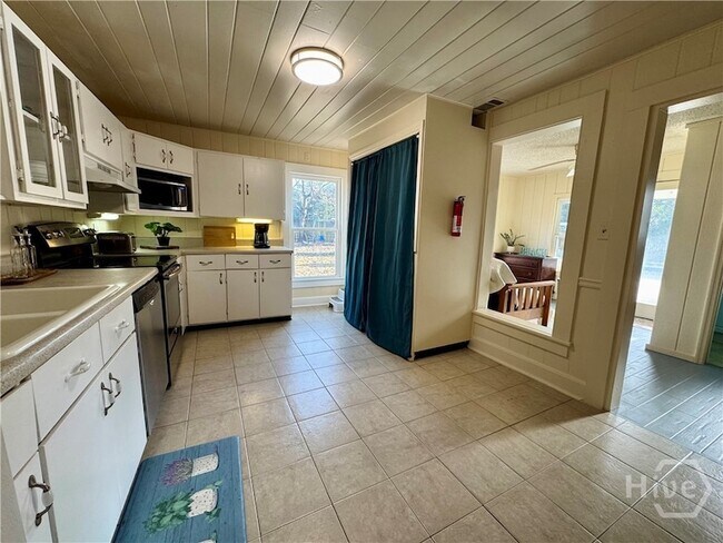 Building Photo - 233 Quacco Rd