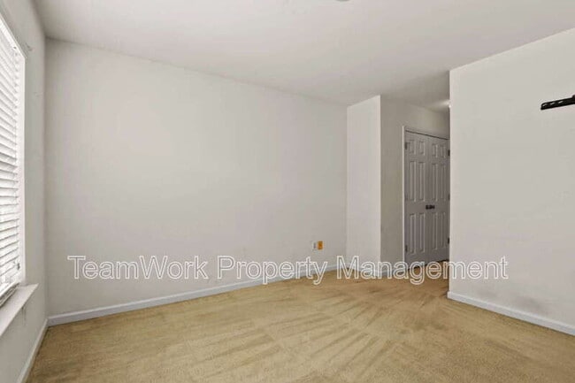 Building Photo - 412 Truman Dr