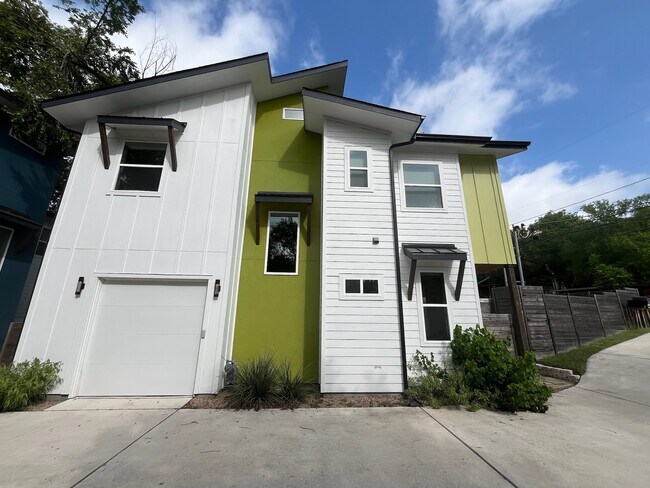 Building Photo - 3507 Oak Springs Dr