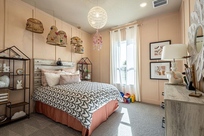 Building Photo - 217 Northcrest Dr