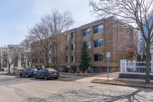 Building Photo - Mount Curve Condominiums