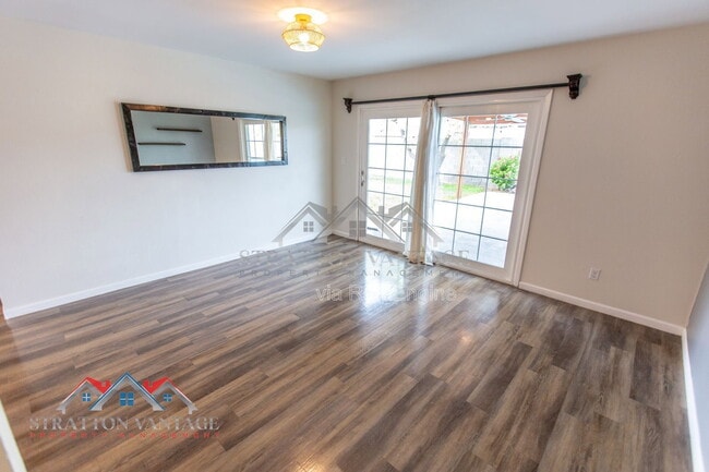 Building Photo - 2224 W Emelita Ave