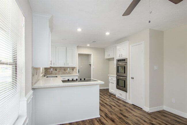 Building Photo - 2716 Pinecone Ln