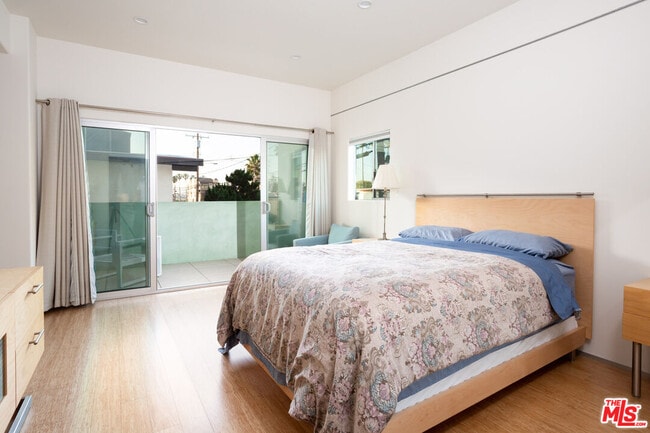 Building Photo - 6985 Trolleyway S