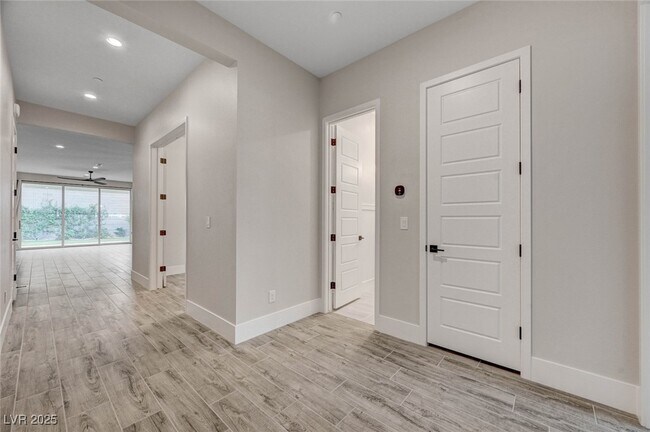 Building Photo - 3395 Stone View Ave