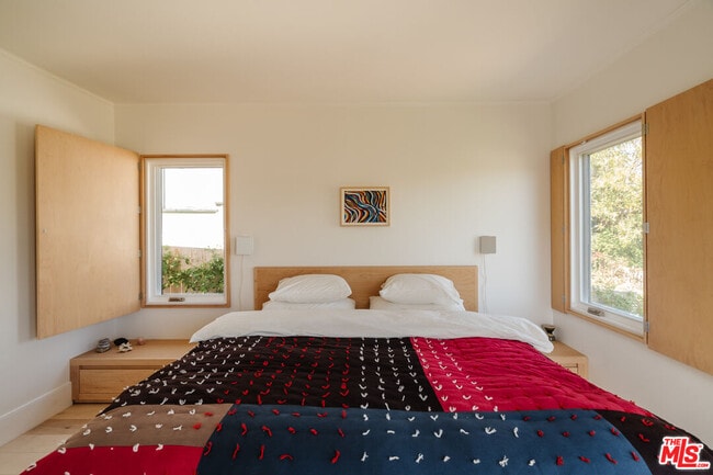 Building Photo - 1097 W Kensington Rd