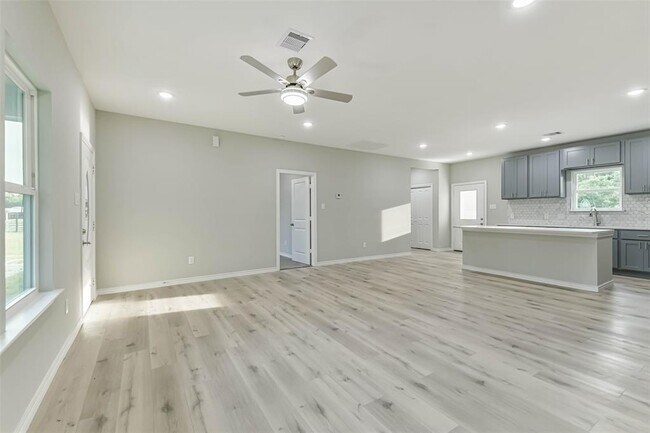 Building Photo - 122 County Rd 3704
