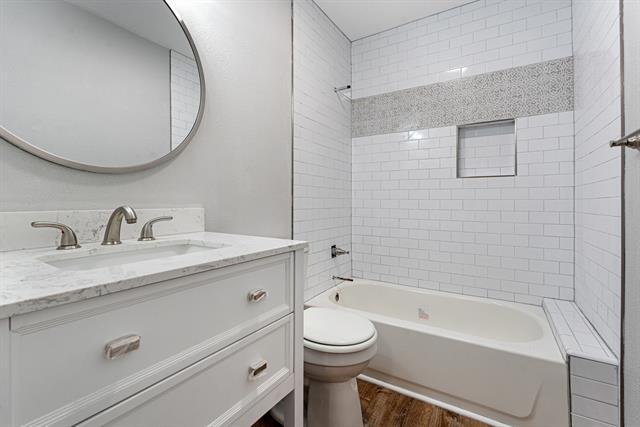 Building Photo - 1906 N Main St