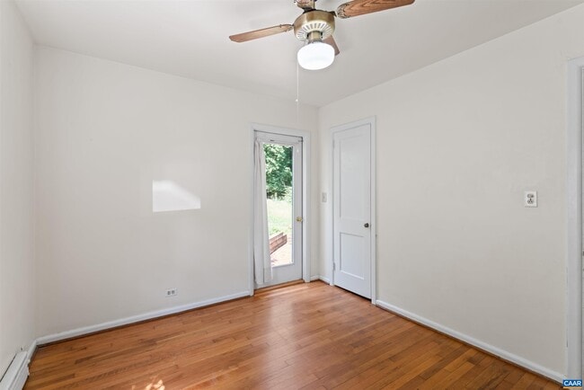 Building Photo - 1429 Gentry Ln