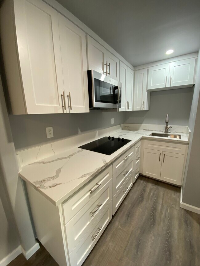 Building Photo - 2146 S West View St