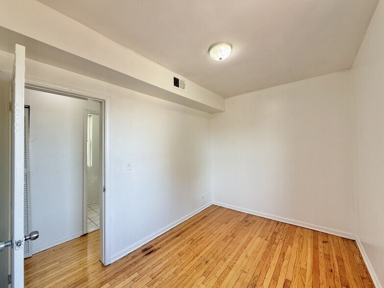 Building Photo - 4251 W Haddon Ave