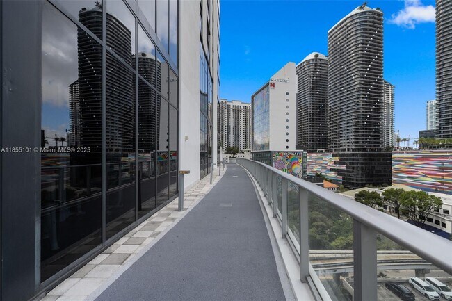 Building Photo - 1010 Brickell Ave