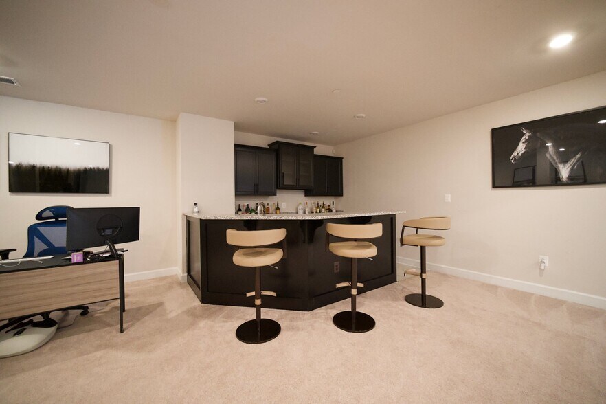 Building Photo - 7687 Cross Creek Dr