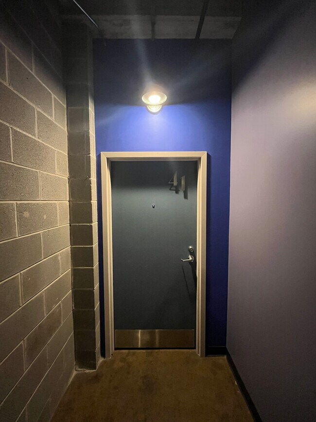 Building Photo - 201 Hull St