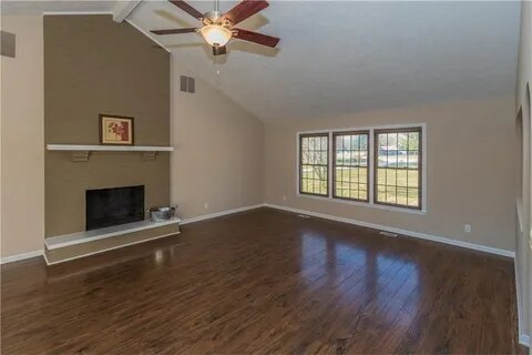 Building Photo - 211 Hillview Dr