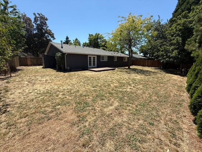 Building Photo - Updated Three Bedroom Home in South Salem