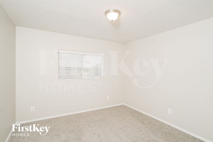 Building Photo - 112 Rustic Acres