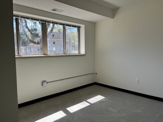 Building Photo - 480 8th St