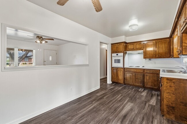 Building Photo - 1606 Savannah Dr