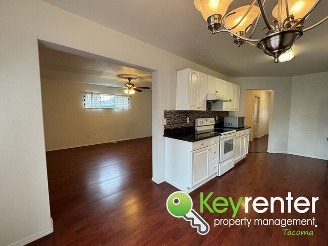 Building Photo - Incredible 3Bed/2.5Bath Pacific Home!