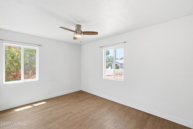 Building Photo - 4026 E Alhambra Pl