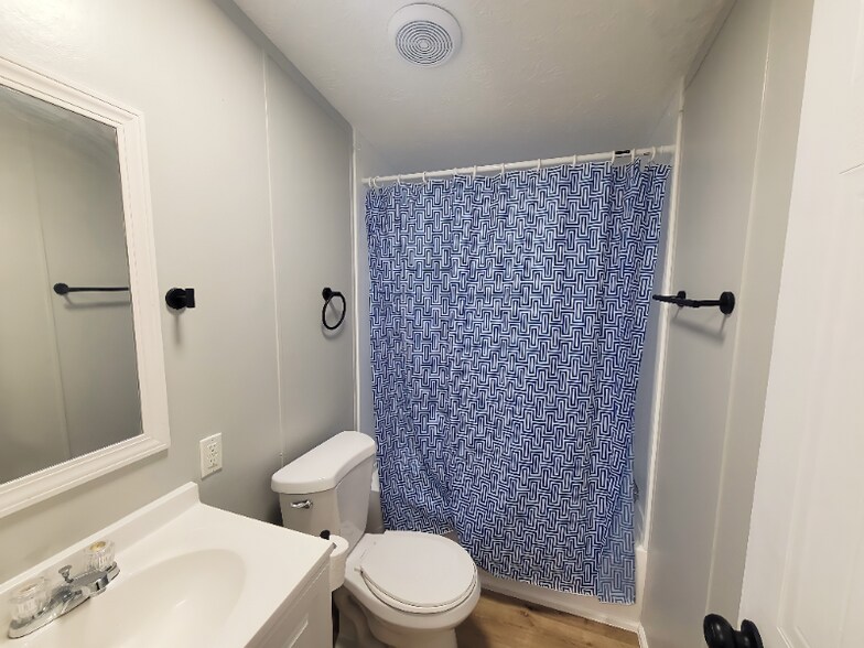 Building Photo - 44 Deerwood Park