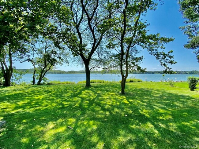 Building Photo - 1875 Bayview Ave