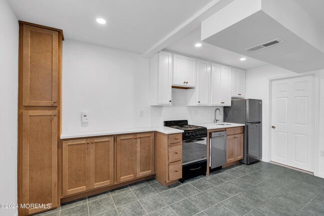 Building Photo - 509 8th Ave