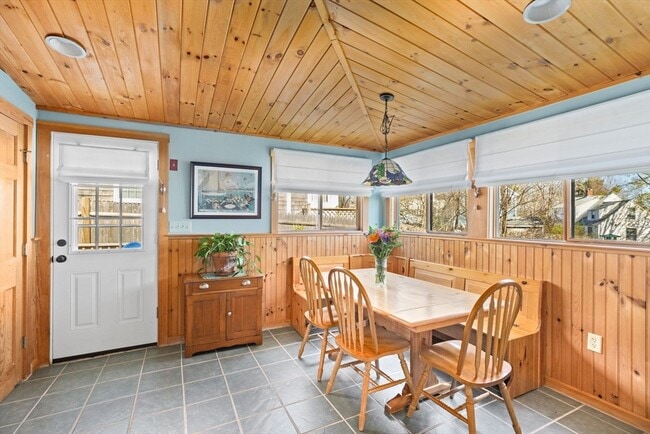 Building Photo - 20 Damon Rd