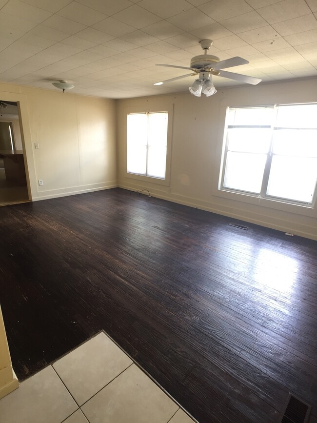 Building Photo - 1620 23rd Ave E