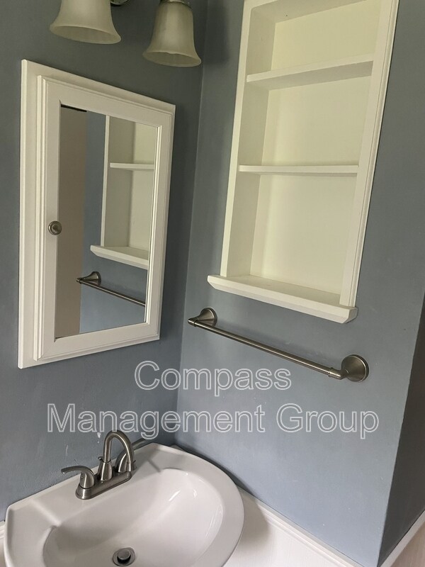 Building Photo - 2911 Davis St SE