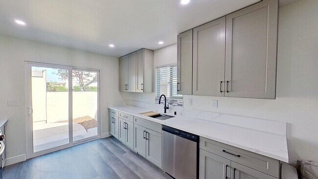 Building Photo - 8592 Cornwall Cir