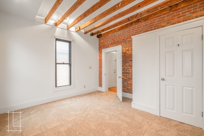 Building Photo - 336 W 1st Ave