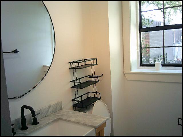 Building Photo - 1520 Broadway St