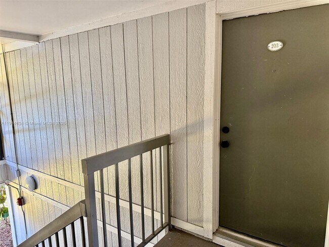 Building Photo - 9719 Hammocks Blvd