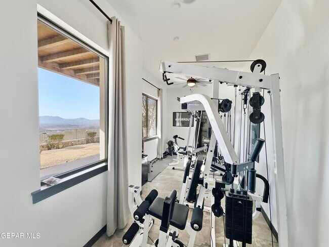 Building Photo - 444 San Clemente Dr