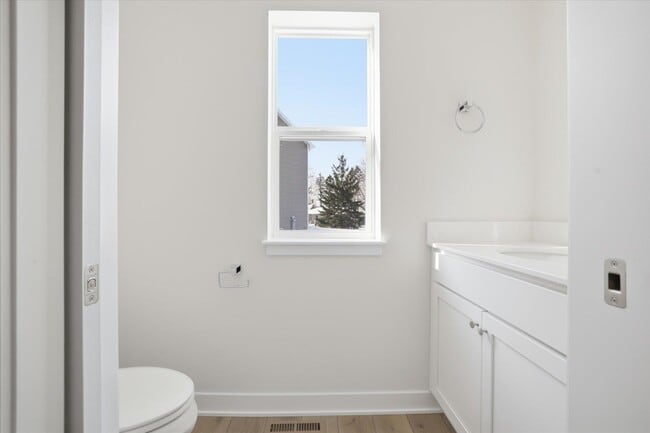 Building Photo - 330 Cattail Ct