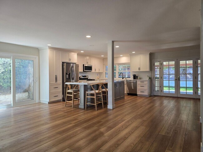 Building Photo - 344 Dewane Dr