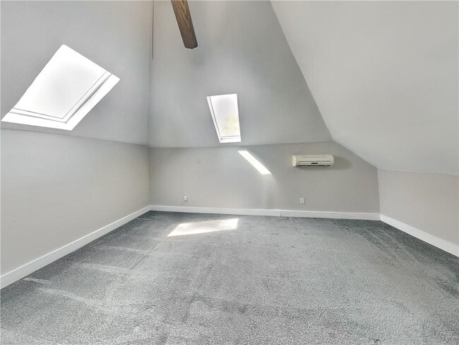 Building Photo - 595 Boulevard SE