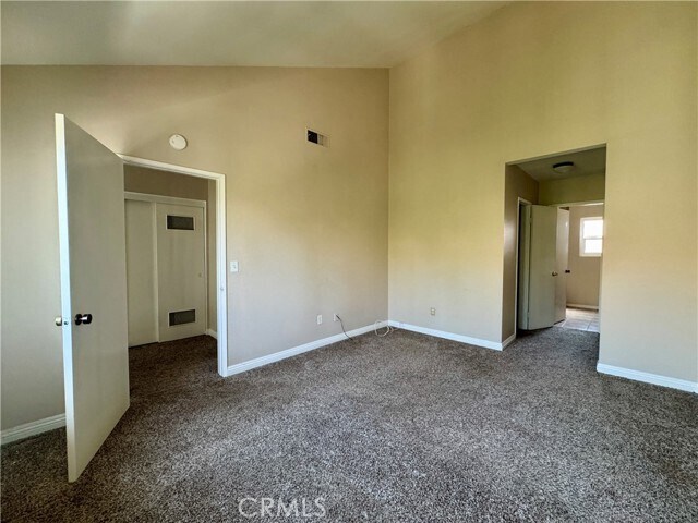Building Photo - 594 W Huntington Dr