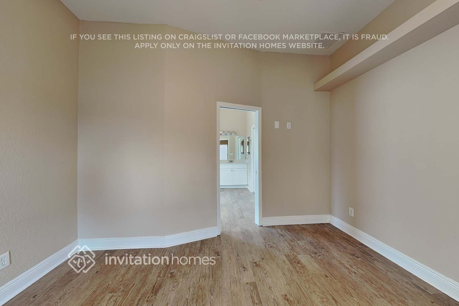 Building Photo - 10428 Calle De Flores Dr