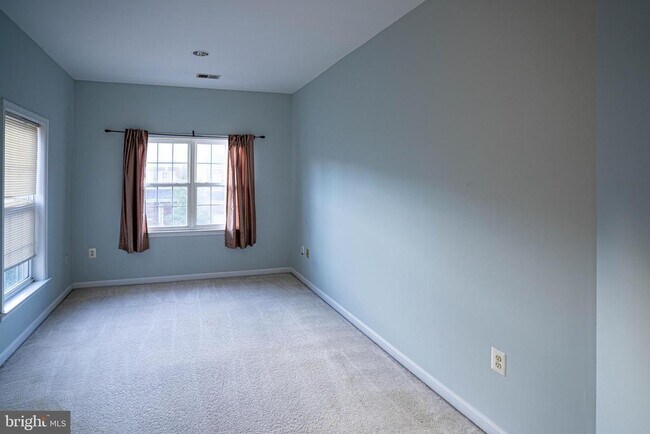 Building Photo - 9571 Linnett Hill Dr