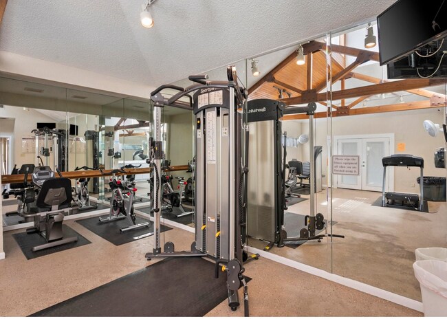 Building Photo - 2106 Rainbow Dr