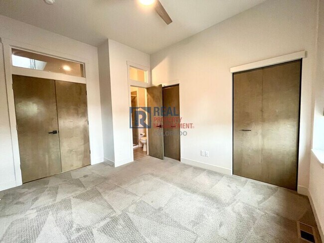 Building Photo - 961 33rd St