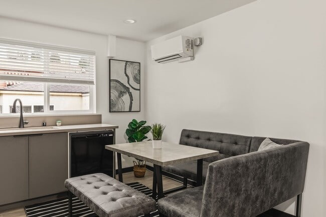 Building Photo - 10773 Ashton Ave