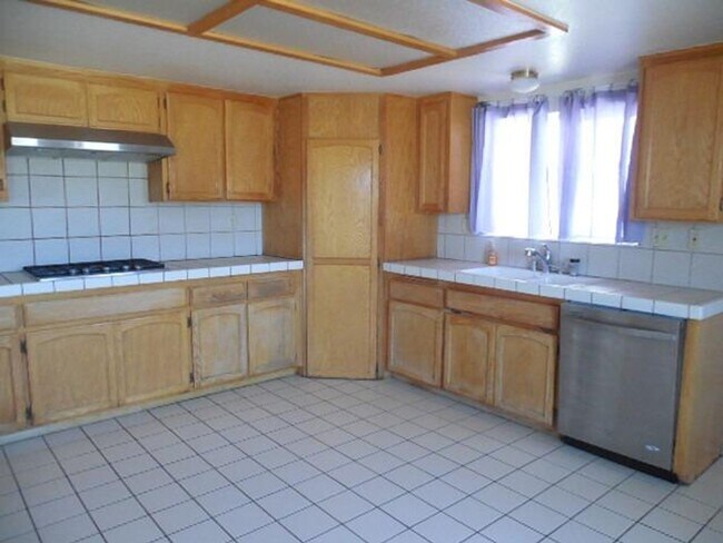 Building Photo - 27401 Lakeview Dr