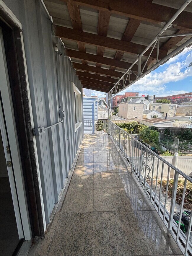 Building Photo - 80 E 24th St