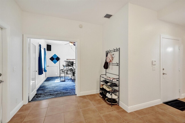 Building Photo - 228 SW 6th Ct