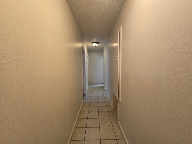 Building Photo - 6717 Fairway Dr