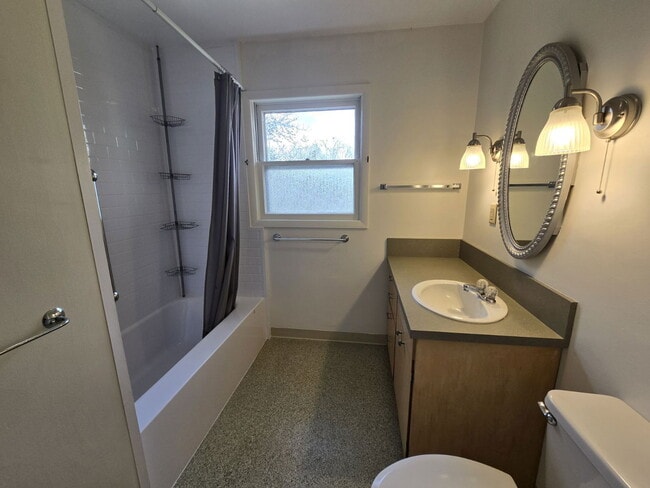 Building Photo - 1844 NW Keasey St